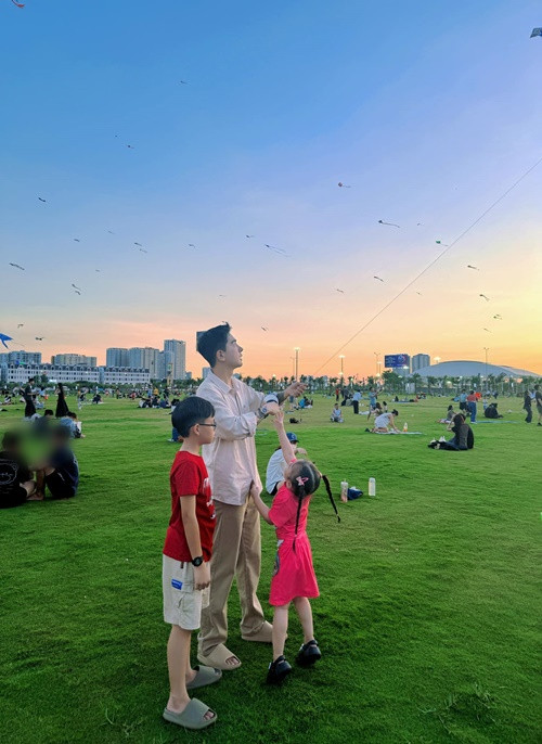 Kin Nguyễn quan tâm, yêu thương các con.