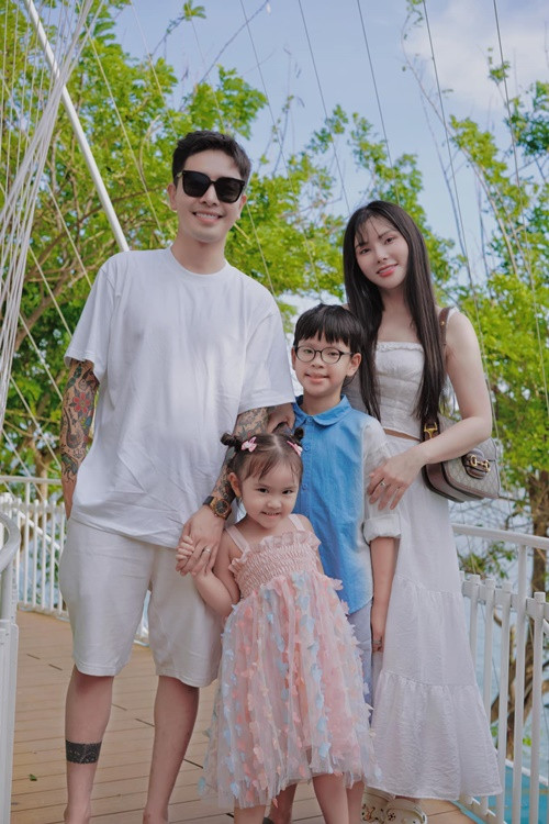 "Cứ sinh một đứa tôi cho một sào. Nhà tôi không có cái gì ngoài đất", mẹ chồng Thu Thủy chia sẻ.