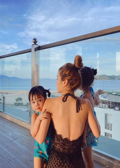 Vợ cũ Hoài Lâm được nhiều người nhận xét ngày càng quyến rũ.