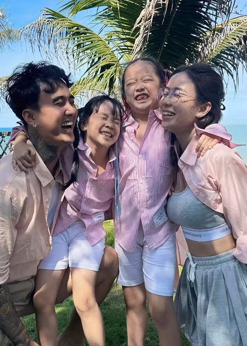 Hai con gái riêng của Bảo Ngọc được Đạt G yêu thương, chăm sóc như con ruột.