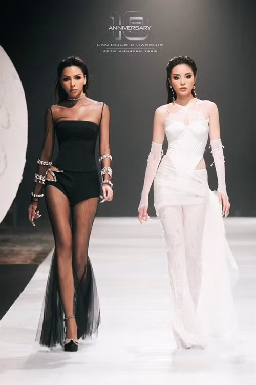 Một trong những lợi thế của Kỳ Duyên là kinh nghiệm biểu diễn nhiều năm.