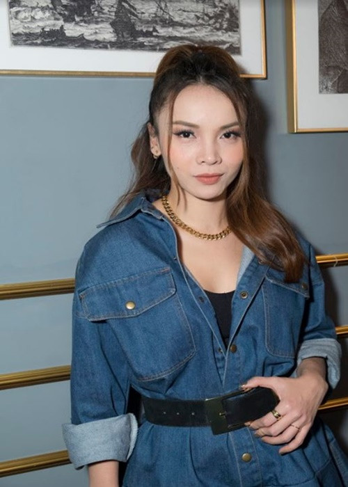 Năm 2013, trong cuộc phỏng vấn với Đẹp Online, Yến Trang cho biết, trước đây, chỉ vì một sự cố “buột mồm” mà cô đã bị vướng phải điều tiếng “nhận vơ, thấy sang bắt quàng làm họ”. Ảnh: Dân Việt.