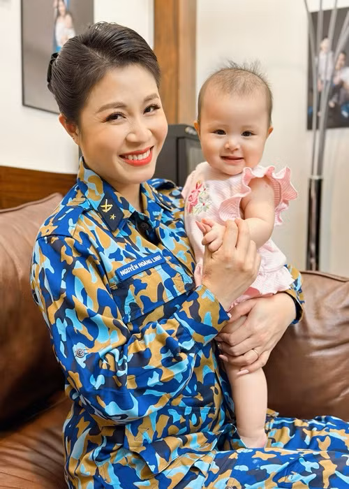 Nữ MC Chúng tôi là chiến sĩ liên tục khoe con gái đáng yêu.