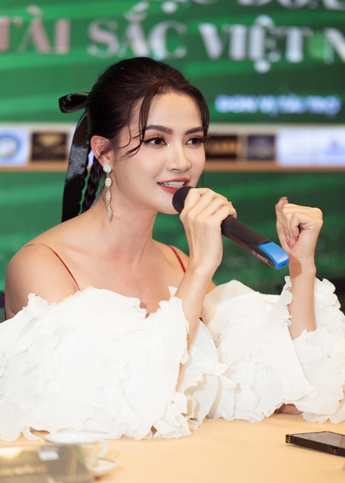 “Mơ quyết định từ chối, vì mình không muốn một ngày nào đó trên bàn nhậu tất cả mọi người đều nhắc tên mình với những việc đã từng xảy ra", Phan Thị Mơ bày tỏ.