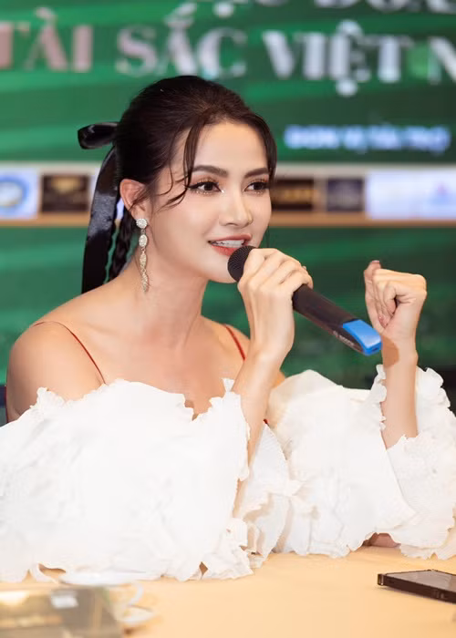 “Mơ quyết định từ chối, vì mình không muốn một ngày nào đó trên bàn nhậu tất cả mọi người đều nhắc tên mình với những việc đã từng xảy ra", Phan Thị Mơ bày tỏ.