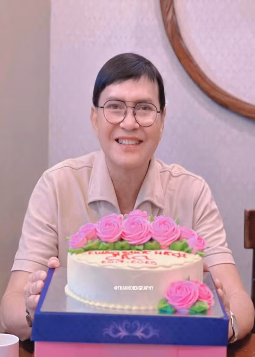 Trong cuộc phỏng vấn với Vietnamnet, Thanh Điền chia sẻ, ông luôn cố gắng sống vui vẻ, làm việc hết mình để vợ an lòng. Ảnh: FBNV.