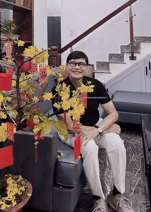 Nam nghệ sĩ sống một mình. Ảnh: FBNV.