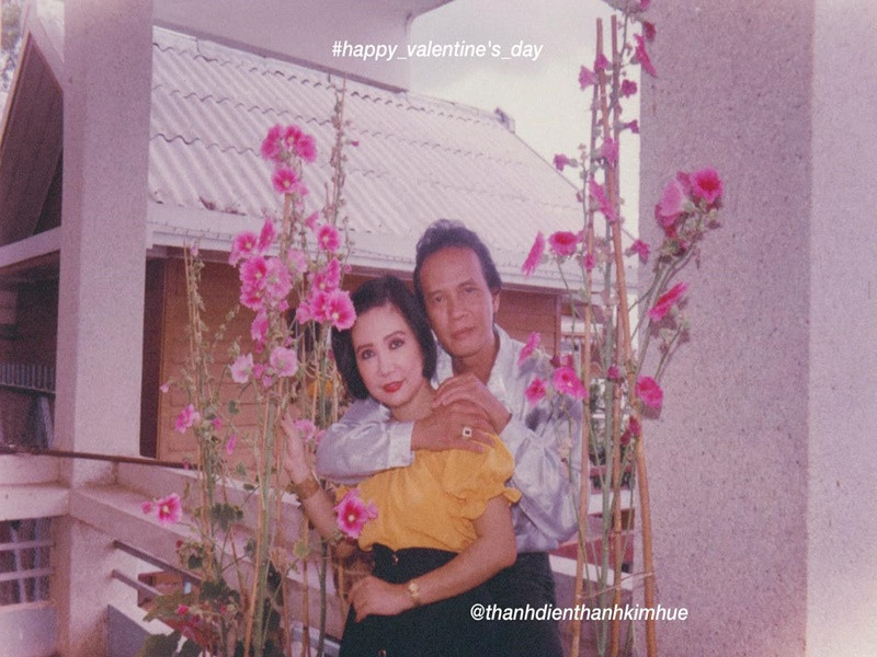 NSND Thanh Kim Huệ qua đời vào tháng 12/2021. Sự ra đi của bà là mất mát lớn của Thanh Điền. Sau khi vợ mất, nam nghệ sĩ lập một kênh Youtube, đặt tên Thanh Điền – Thanh Kim Huệ để lưu giữ những khoảnh khắc của vợ. Ngoài ra, trên trang cá nhân, ông cũng chia sẻ lại những bức ảnh, clip cũ của Thanh Kim Huệ. Ảnh: FBNV.