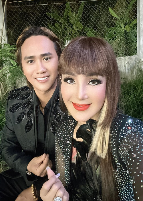 Trên trang cá nhân, Cát Tuyền vẫn thường xuyên chia sẻ hình ảnh bên Khánh Nguyên. Ảnh: FB Cát Tuyền.