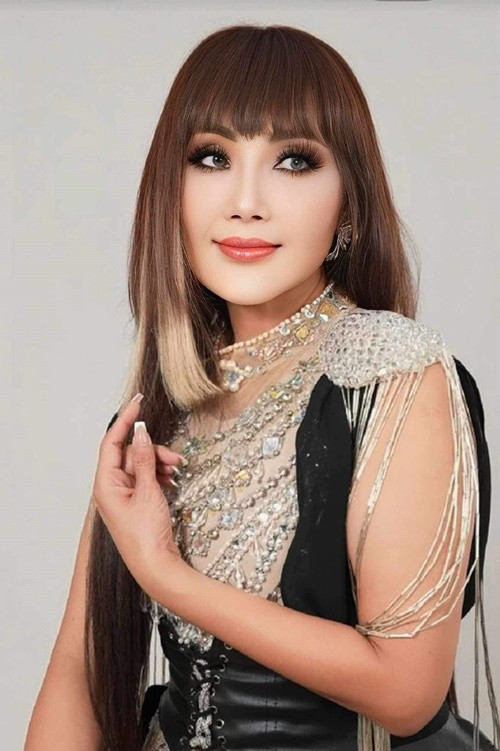 Ca sĩ Cát Tuyền tên thật là Ngô Thanh Vân, sinh ra trong một gia đình có truyền thống về cải lương. Ảnh: FB Cát Tuyền.