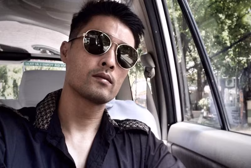 Hai con gái của Johnny Trí Nguyễn sống cùng vợ cũ của nam diễn viên. Johnny Trí Nguyễn tiết lộ cô con gái út đam mê làm diễn viên, còn con gái lớn thích viết truyện, tiểu thuyết. Ảnh: FB Johnny Trí Nguyễn.