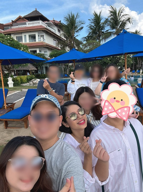 Bé Thiện Nhân từng hỏi Việt Trinh rằng: "Mẹ là người nổi tiếng phải không? Mẹ đóng Người đẹp Tây Đô nên mẹ hay giấu mặt con?". Cuối cùng, Việt Trinh cũng thú nhận với con trai về việc cô là diễn viên. Ảnh: FB Việt Trinh.