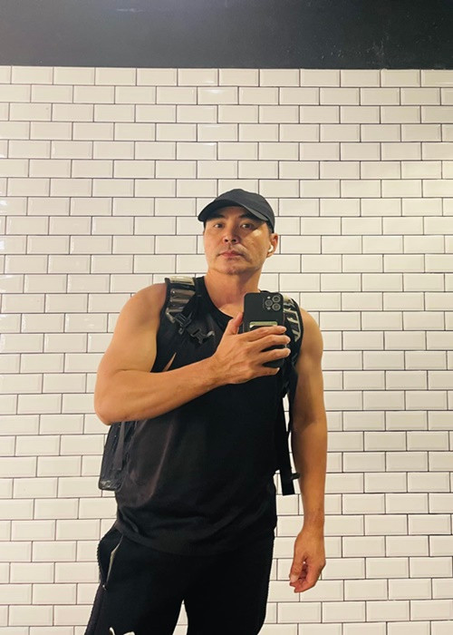 Diễn viên Trung Dũng có một cậu con trai. Hiện tại, nhóc tì này sống ở Mỹ cùng mẹ. Nhiều năm qua, Trung Dũng chưa từng chia sẻ hình ảnh con trai của mình. Ảnh: FB Trung Dũng.