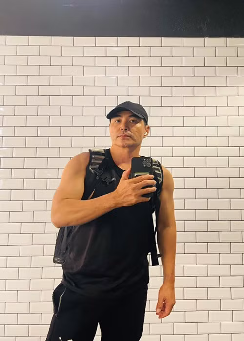 Diễn viên Trung Dũng có một cậu con trai. Hiện tại, nhóc tì này sống ở Mỹ cùng mẹ. Nhiều năm qua, Trung Dũng chưa từng chia sẻ hình ảnh con trai của mình. Ảnh: FB Trung Dũng.