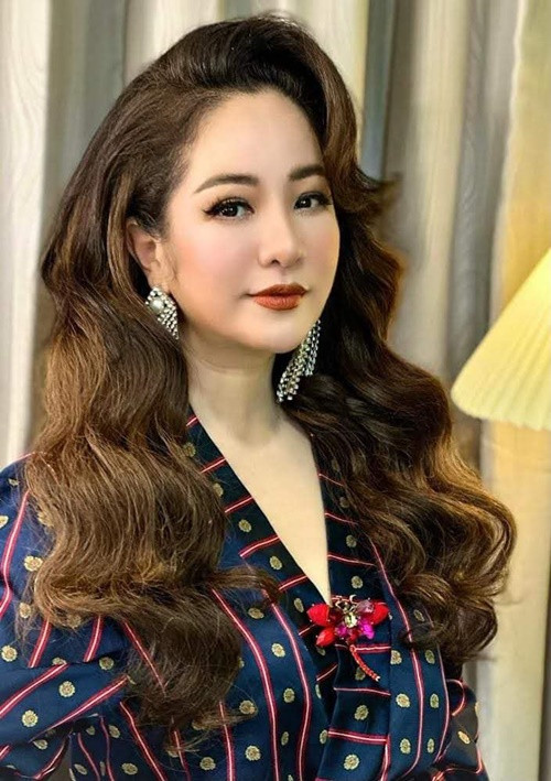 “Nhiều lúc cả ngày quần quật với con. Sáng đưa con đi học xong mới tranh thủ làm được một số việc, phải lo cho con ăn uống buổi trưa, chiều đón về rồi đưa con đi học môn này môn kia. Cả ngày gần như không có thời gian riêng gì cho bản thân”, Thúy Nga tâm sự.