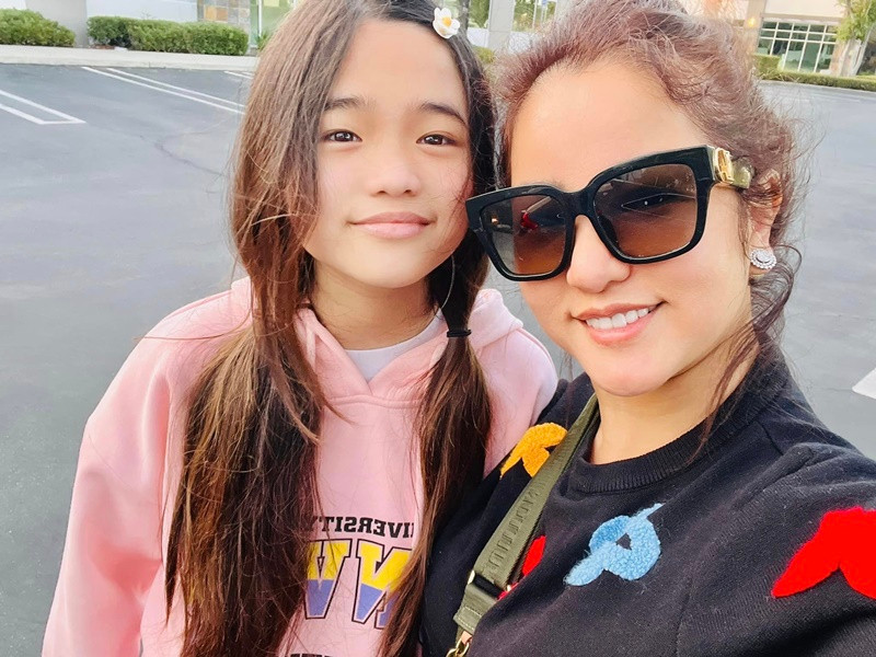 Trong cuộc phỏng vấn với Dân Việt, nữ diễn viên cho biết, cô vừa làm cha vừa làm mẹ của con.