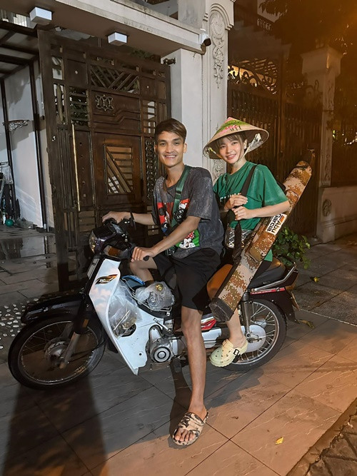 Thảo Vy luôn ủng hộ Mạc Văn Khoa mọi điều.