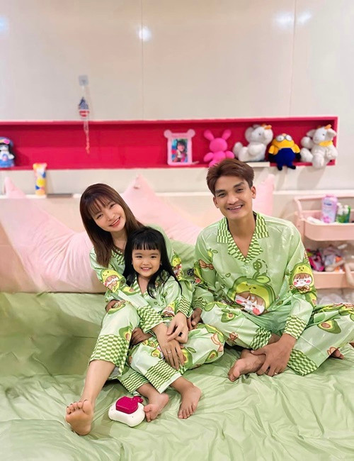 Nhiều người phát ghen tổ ấm hạnh phúc của Mạc Văn Khoa.