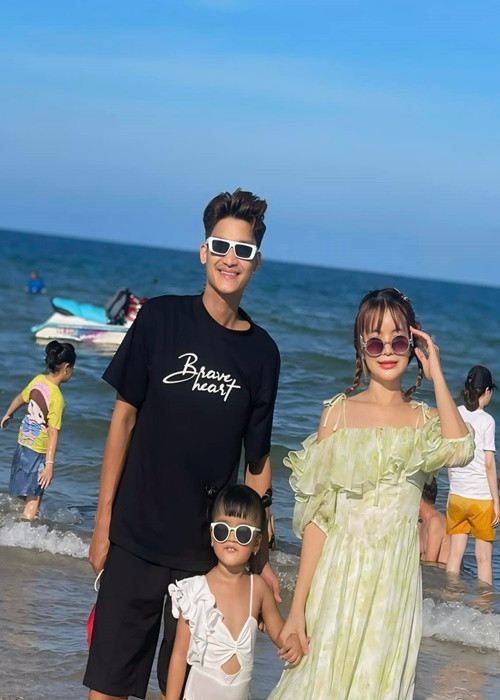 Gia đình nam diễn viên có những chuyến nghỉ dưỡng trong và ngoài nước.