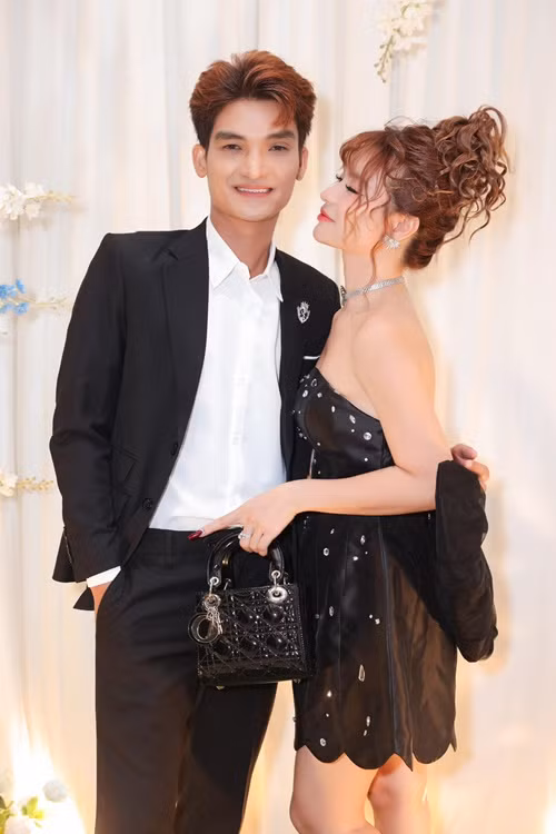  Mạc Văn Khoa và Thảo Vy gắn bó từ năm 2015. Thời điểm đó, nam diễn viên hài chưa nổi tiếng và vất vả mưu sinh.