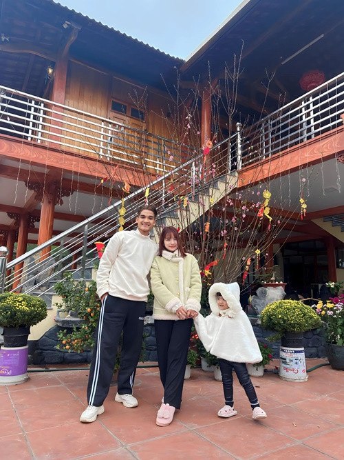 Mạc Văn Khoa thường xuyên đưa vợ con về thăm quê nhà Hải Dương.