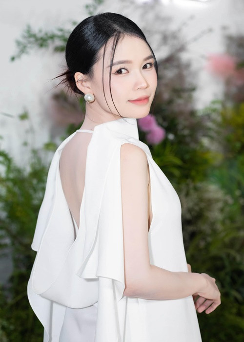 Trong đám cưới của Midu vừa qua, Sam bị cho là tỏ ra "sượng trân" trước câu hỏi: "Đây có phải một đám cưới trong mơ của chị không ạ?".