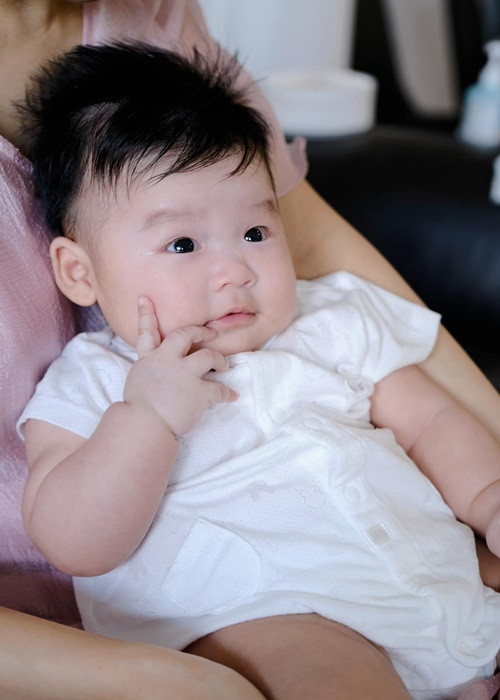 Sam chia sẻ, Ijun là em bé tình cảm.