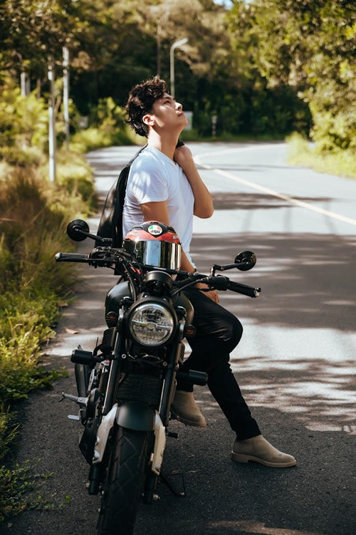 Chồng cũ Lâm Khánh Chi vẫn điển trai, phong độ.