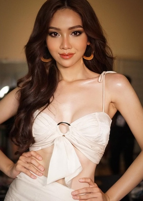 Đỗ Nhật Hà buồn vì gặp sự cố. “Một là phần thi bikini camera không bắt được khoảnh khắc đẹp nhất và khi bắt cận được thì lại là khoảnh khắc nhạy cảm đó. Cảm giác giống như là cả một quá trình nỗ lực của mình thì chỉ đọng lại ngần ấy thôi”, cô viết. Ảnh: FB Đỗ Nhật Hà.