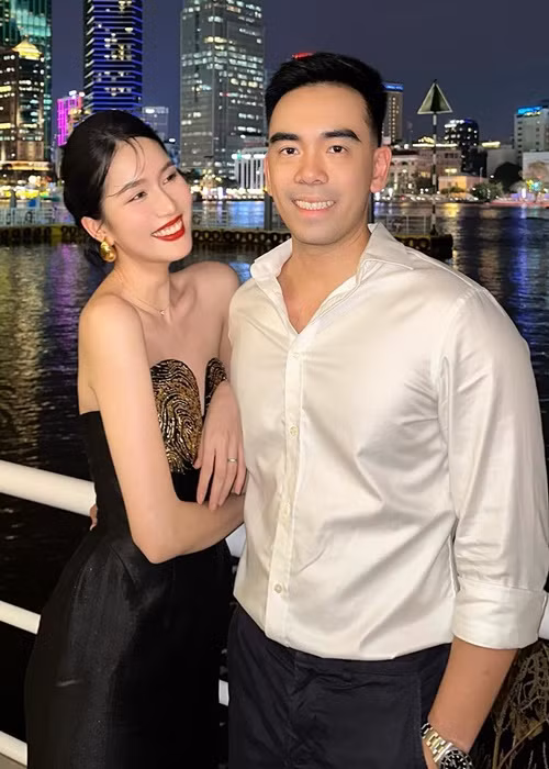 Phương Anh chia sẻ trên Người Lao Động, cô thấy may mắn vì chồng vừa đẹp trai vừa giỏi. Ảnh: Instagram Phương Anh.