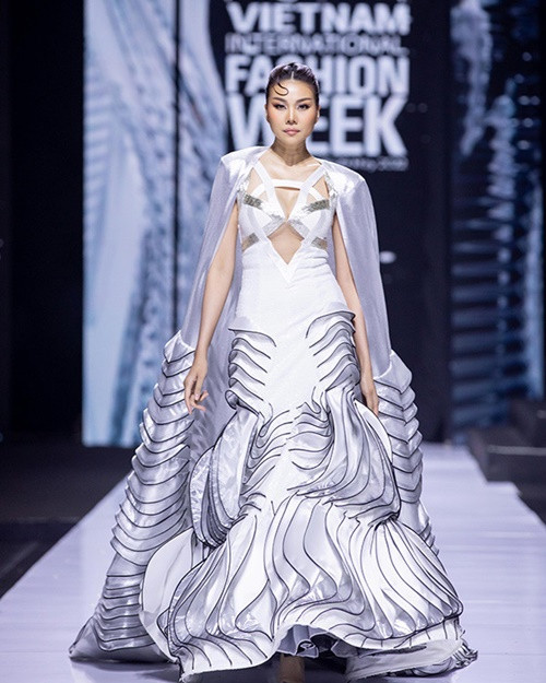 Thanh Hằng thường xuyên làm vedette trong các show thời trang nhiều năm qua. Ảnh: Vietnamnet.