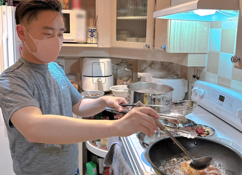 Diễm Hương liên tục khoe tài nấu nướng của chồng.