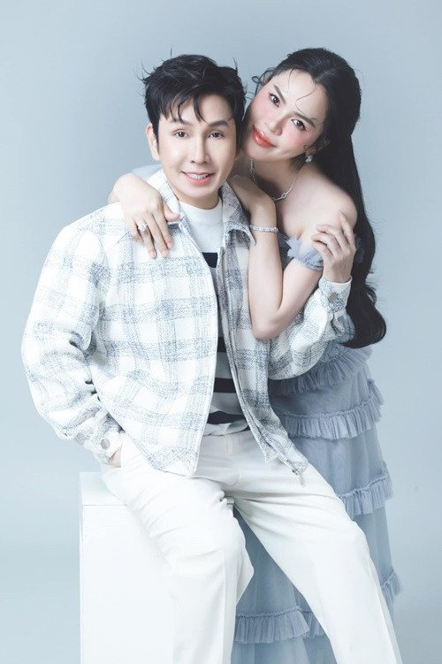 Về mối quan hệ với Phương Lê, Vũ Luân chia sẻ trên Thương Hiệu và Pháp Luật: "Chúng tôi cảm ơn những khán giả đã yêu mến ủng hộ cũng như tin tưởng tuyệt đối chuyện tình cảm trong thời gian qua. Hãy yên tâm là chúng tôi đang nghiêm túc tìm hiểu để tiến xa hơn trong tương lai. Nếu cần câu trả lời chính xác nhất, giới tính tôi thế nào Phương Lê là người hiểu rõ nhất".