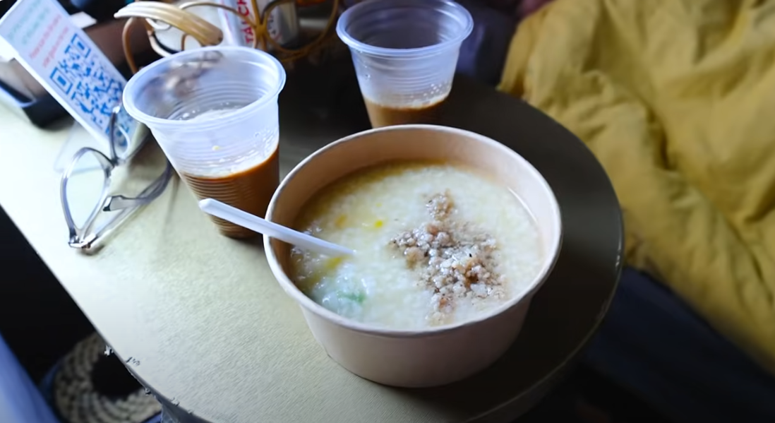 Khach Tay chi 6,6 trieu trai nghiem mot dem tren tau hoa-Hinh-3