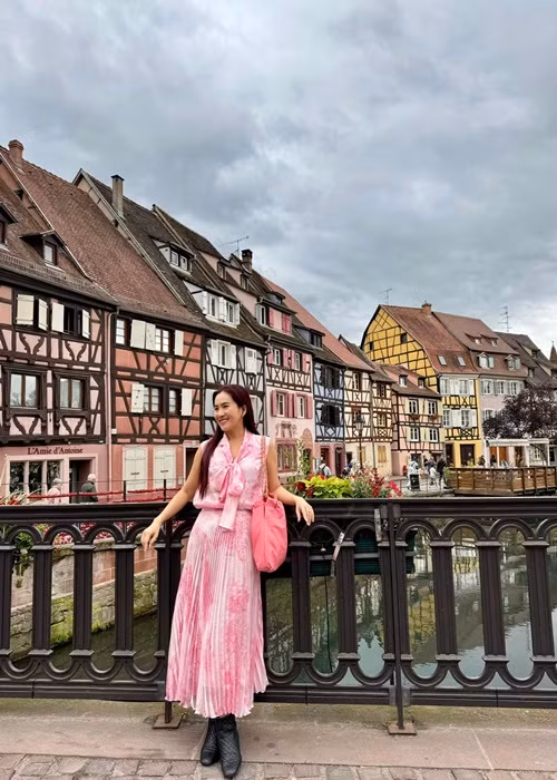 Mới đây, diễn viên Bình Minh - doanh nhân Anh Thơ đưa hai con gái du lịch châu Âu.