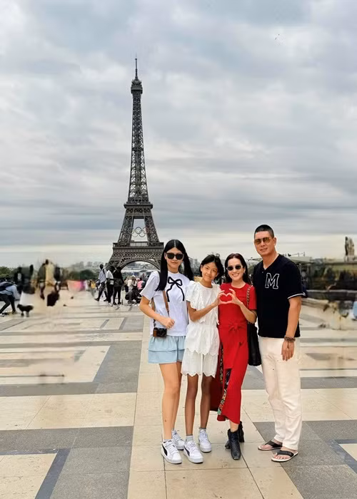 Nữ doanh nhân đẹp đôi bên chồng kém tuổi.