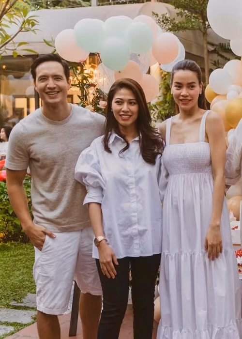 Ngọc Trinh và Hồ Ngọc Hà trở thành đôi bạn thân.