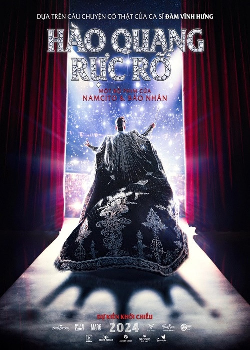 Mr Đàm đã bỏ chữ "The King" ra khỏi tên phim. Đồng thời, anh cũng thay đổi poster. Nam ca sĩ đính chính chiếc ghế ngồi trong poster cũ chỉ là chiếc ghế cắt tóc được làm cho lộng lẫy. Ảnh: Người Lao Động.