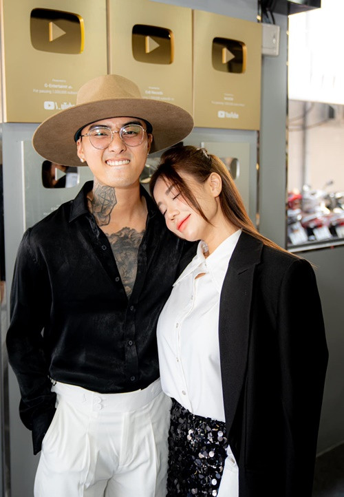 Nam rapper hỗ trợ bạn gái kinh doanh.