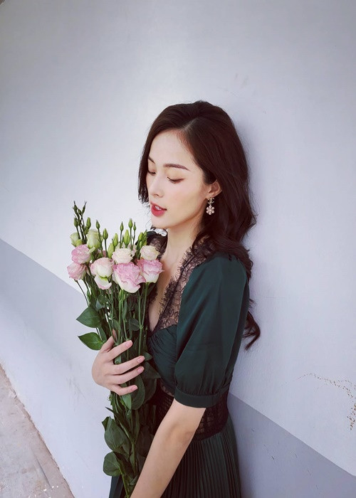 Khi sử dụng lại mạng xã hội, tình cũ của Cường Đô la rất kiệm lời. Ảnh: Instagram Hạ Vi.