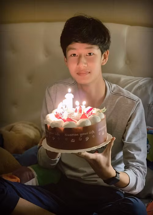 Bảo Nam là con trai của Jennifer Phạm và chồng cũ Quang Dũng.