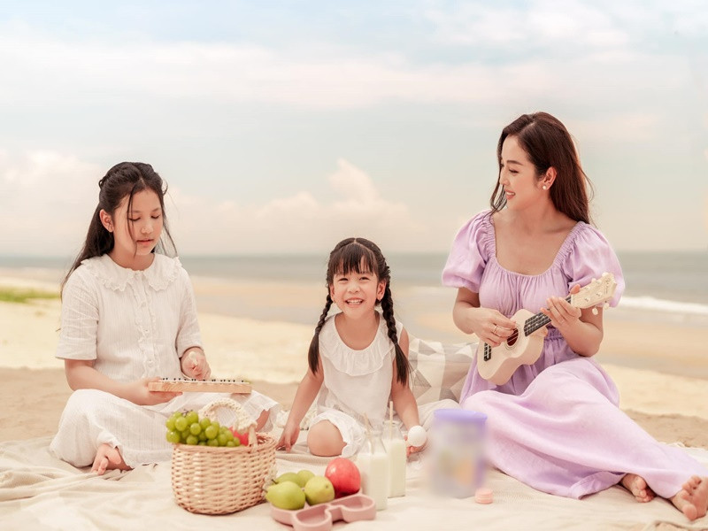 Giống bé Na, bé Nấm - con gái út của Jennifer Phạm cũng đóng quảng cáo từ khi còn nhỏ.