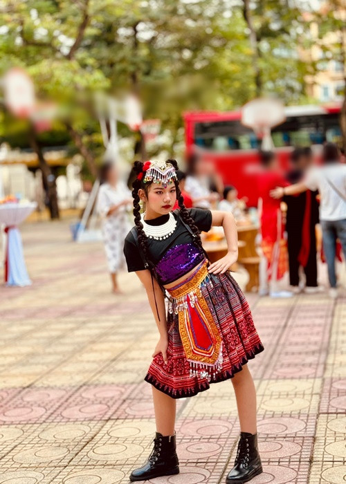 Bé Na - con gái thứ hai của Jennifer Phạm tên thật là Thùy An, sinh năm 2013.