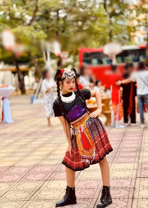 Bé Na - con gái thứ hai của Jennifer Phạm tên thật là Thùy An, sinh năm 2013.