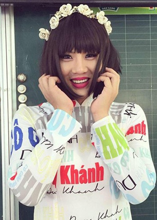 Trong series phim hài cô giáo Khánh, anh vào vai cô gái xinh đẹp, đanh đá, hài hước. Ảnh: Dân Việt.