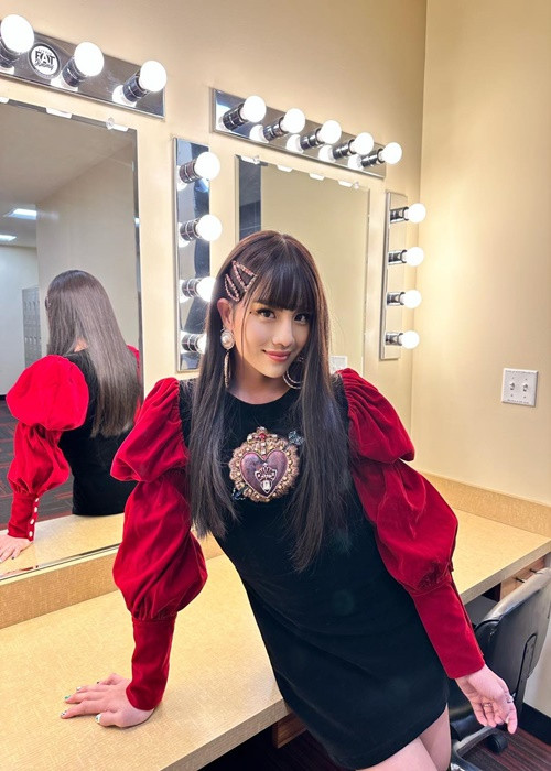 Duy Khánh dễ dàng hóa thân thành cô gái xinh đẹp nhờ gương mặt nhỏ, vóc dáng thon gọn. Ảnh: FB Duy Khánh.