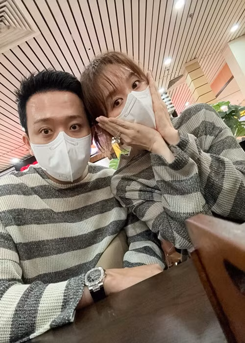 Hari Won mong Trấn Thành giữ gìn sức khỏe khi lịch trình bận rộn, chỉ ngủ được 2 tiếng.