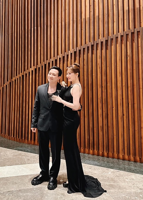 Hari Won cũng bày tỏ, Trấn Thành ngày càng giỏi.