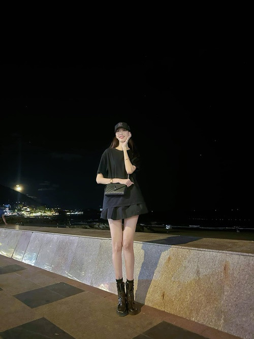 Hồng Xuân vẫn thường xuyên cập nhật hình ảnh của bản thân trên trang cá nhân.