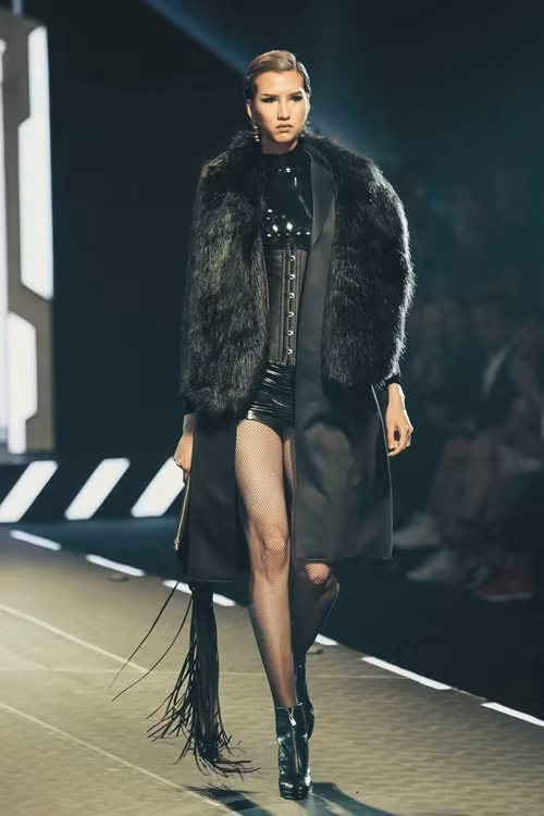  Hồng Xuân gây chú ý khi đoạt giải á quân cuộc thi Vietnam’s Next Top Model 2015.